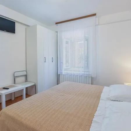 Funtana Rooms Guest house Funtana