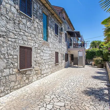 Guest house Funtana Rooms 3*